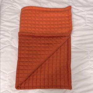 CRATE & BARREL Tangerine Two-toned Quilted (2) Standart Pillow Shams 20 X 26